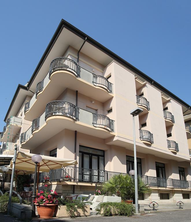 Hotel Piccinelli リミニ エクステリア 写真