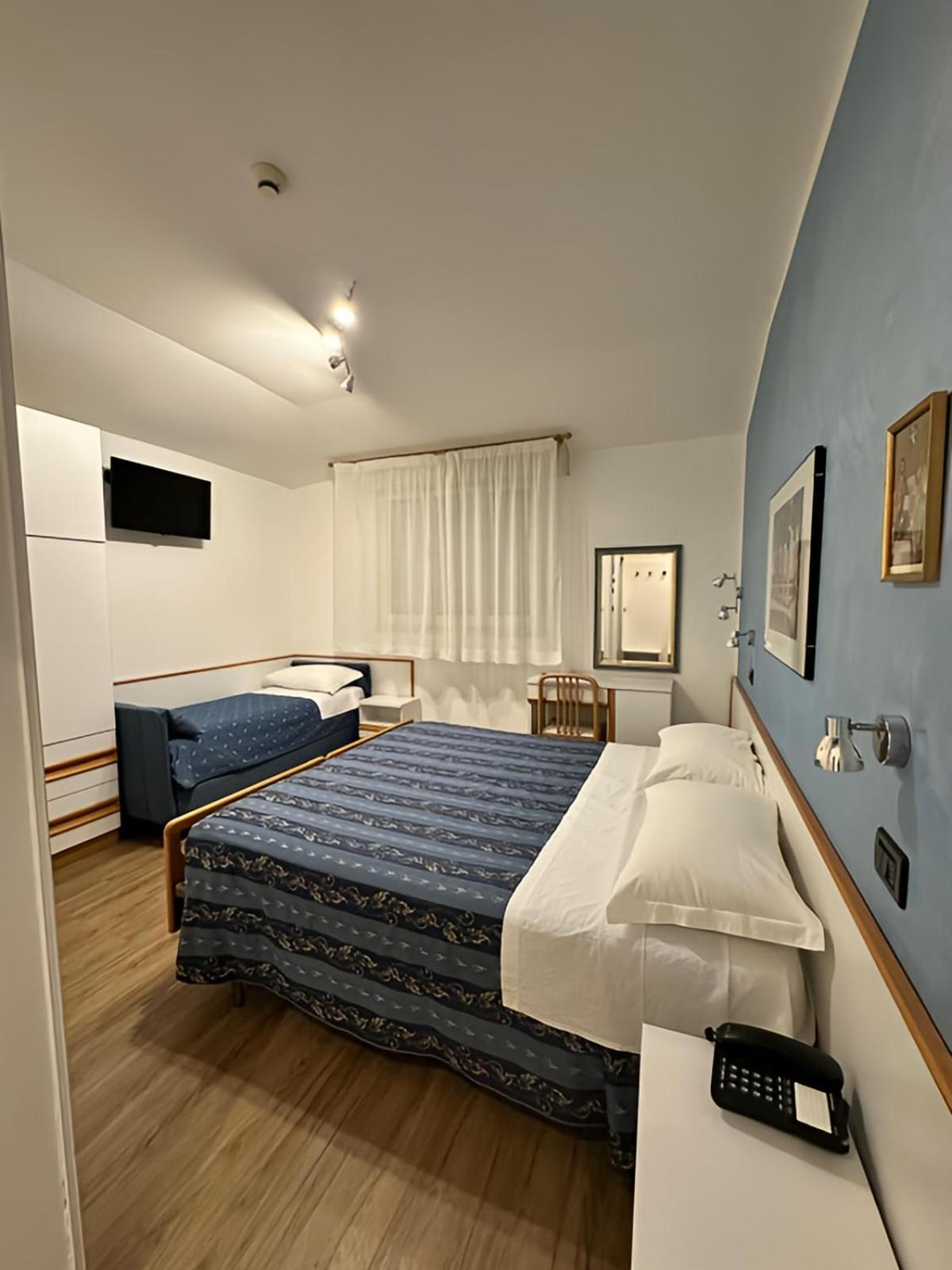 Hotel Piccinelli リミニ エクステリア 写真