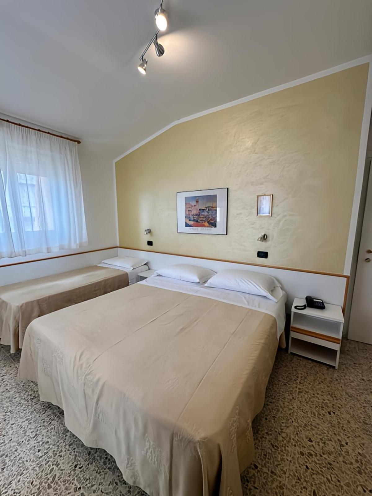 Hotel Piccinelli リミニ エクステリア 写真