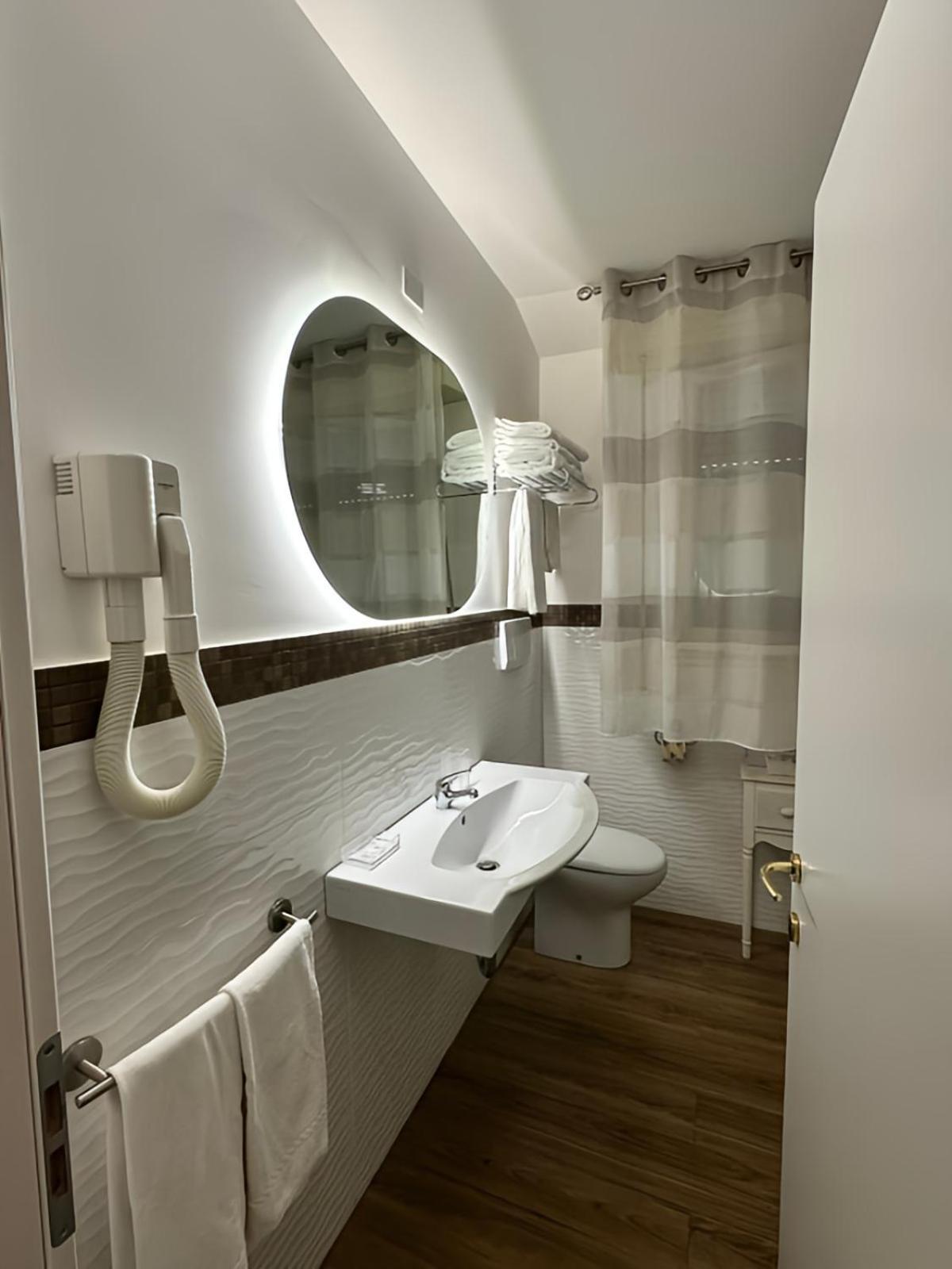 Hotel Piccinelli リミニ エクステリア 写真