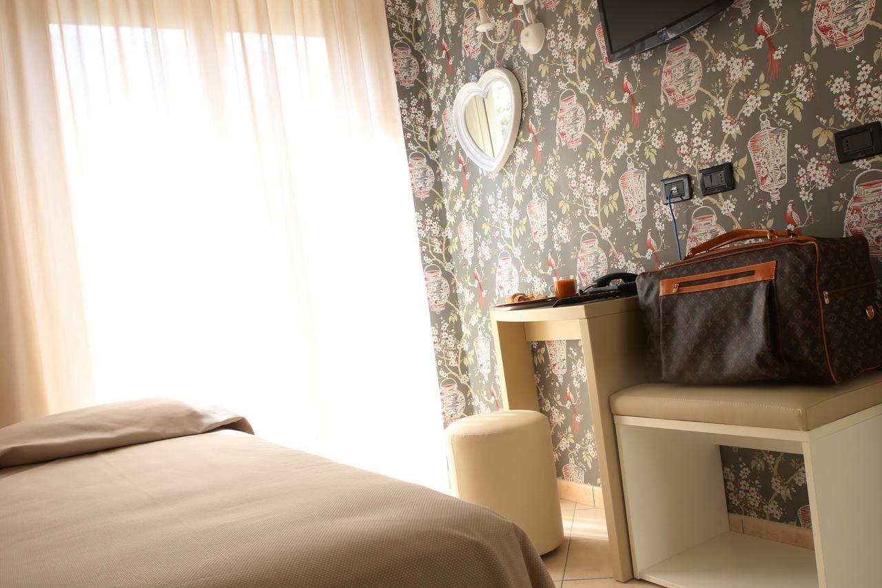 Hotel Piccinelli リミニ エクステリア 写真