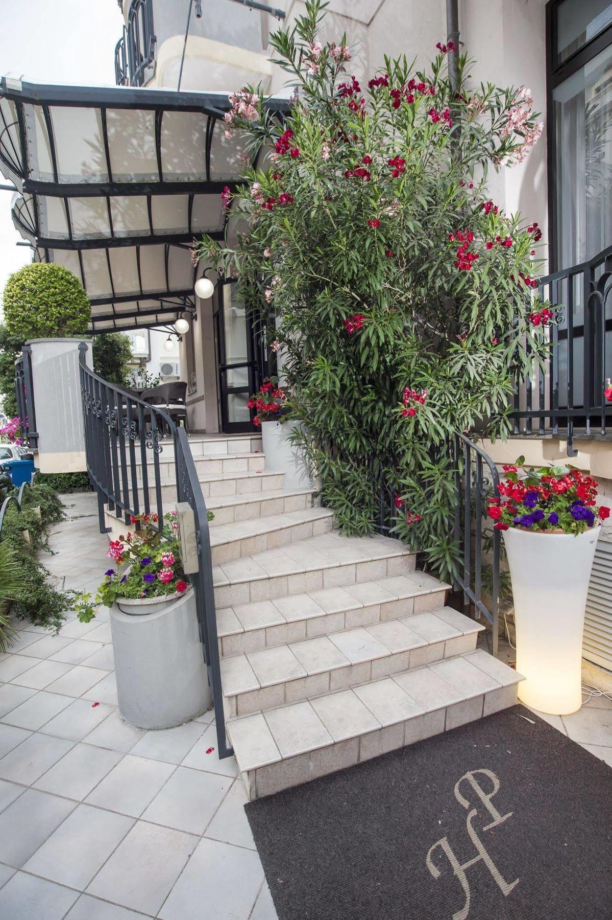 Hotel Piccinelli リミニ エクステリア 写真