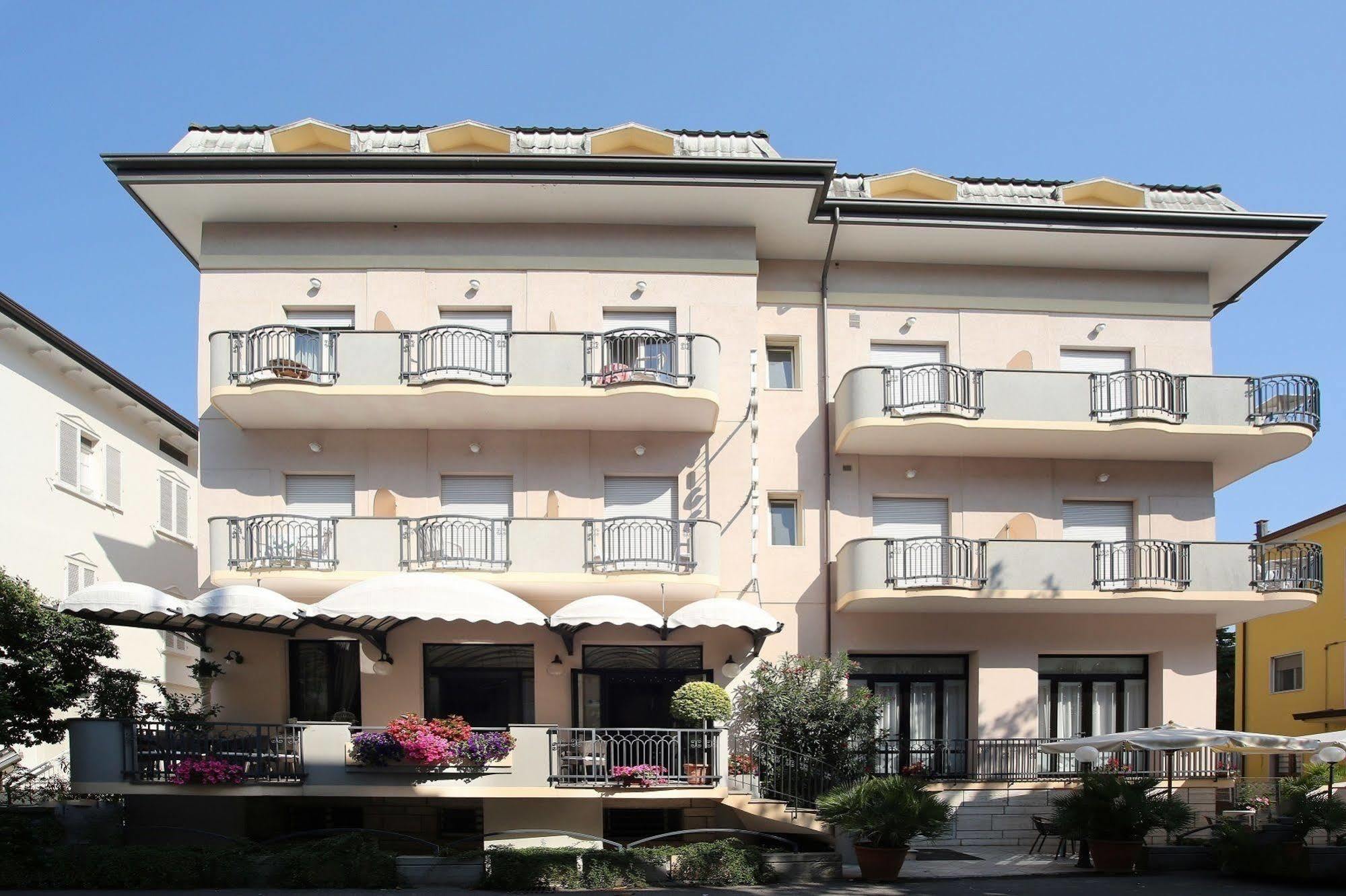 Hotel Piccinelli リミニ エクステリア 写真